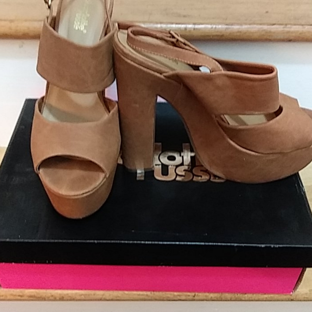 Sandals - Picture 2 of 4
